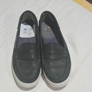 Cole Hahn Black Leather Loafers, Rubber Bottoms, Leather Upper Size 8